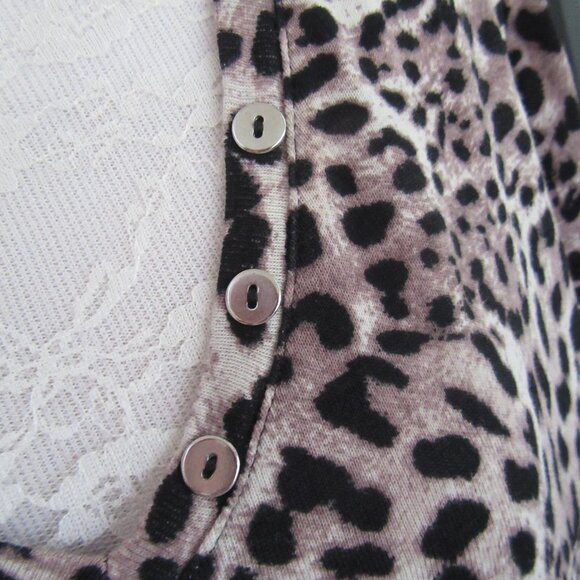 CHICO's Brown & beige leopard animal print t shirt - v neck -  size 3 = XL - Picture 4 of 13